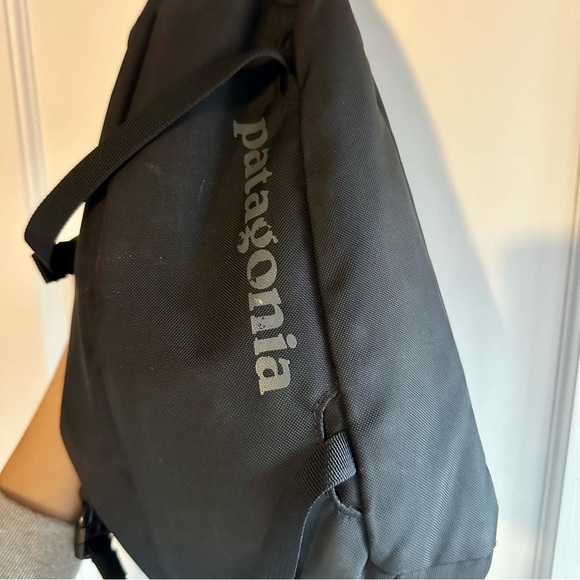 Patagonia Black Atom Sling Bag 8L - Picture 4 of 4